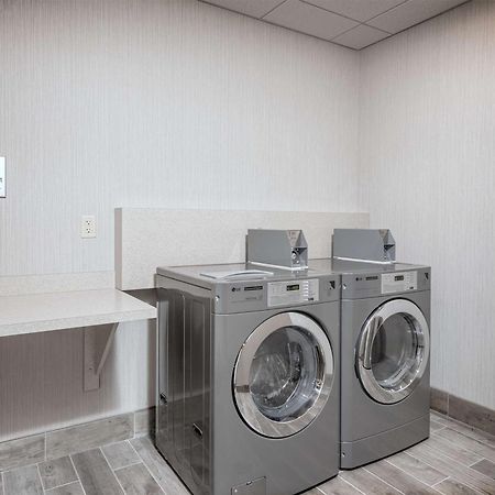 ハンプトン イン アンド スイーツ ボストン ウェストボロー エクステリア 写真